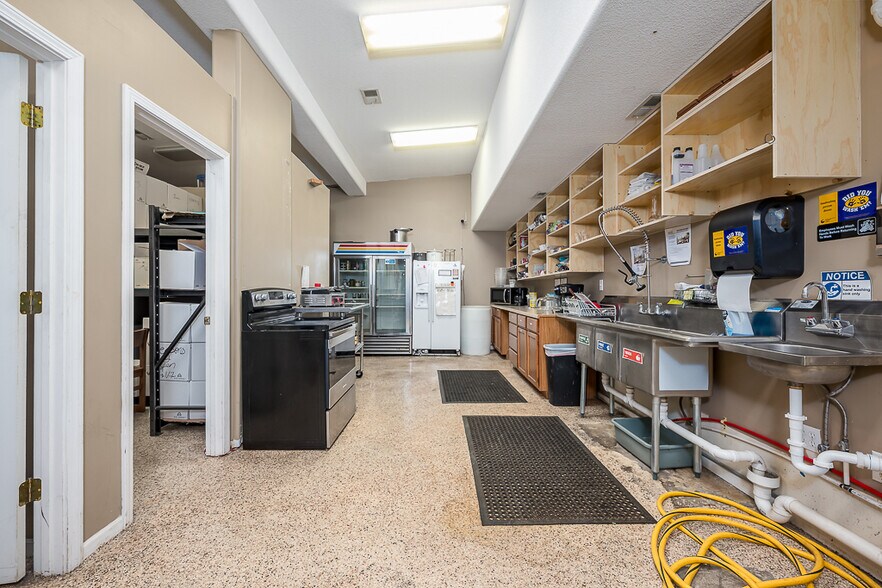 More Photos Of 620 Cherokee St, Leavenworth Storefront For Sale