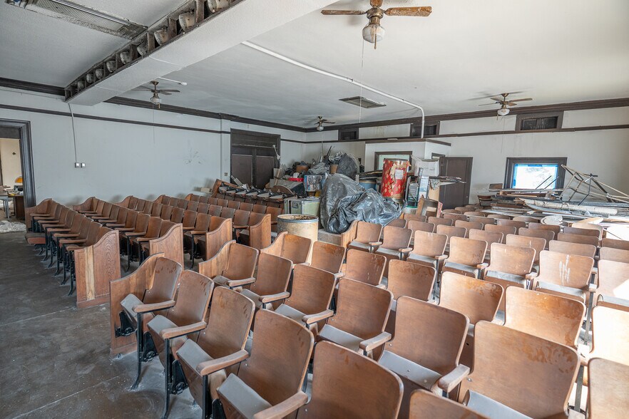 More Photos Of 401 E Broadway St, Muskogee Lodge Meeting Hall For Sale