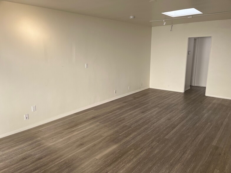 More Photos Of 2435 E Coast Hwy, Corona Del Mar Storefront Retail Office For Lease