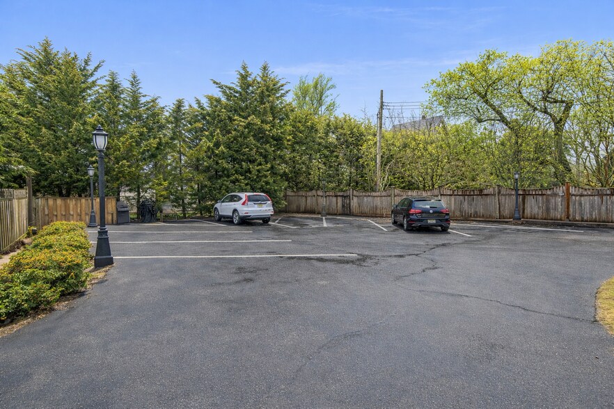 More Photos Of 2 Shrewsbury Dr, Rumson Multifamily For Sale