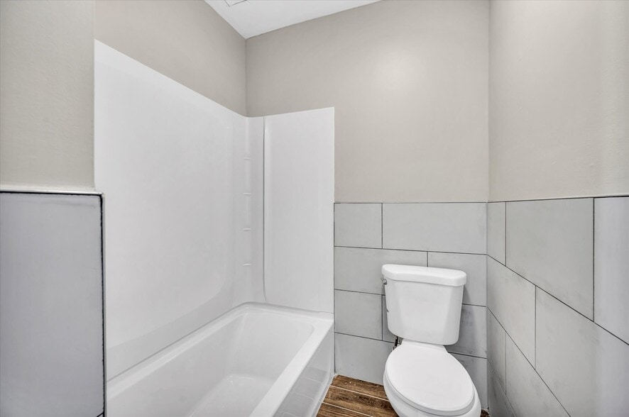 More Photos Of 121 Hillview Ave, Waterbury Apartments For Sale
