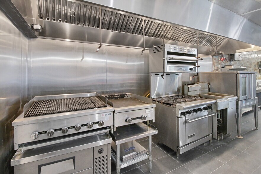 More Photos Of 1542 Washington Ave, Miami Beach Restaurant For Sale
