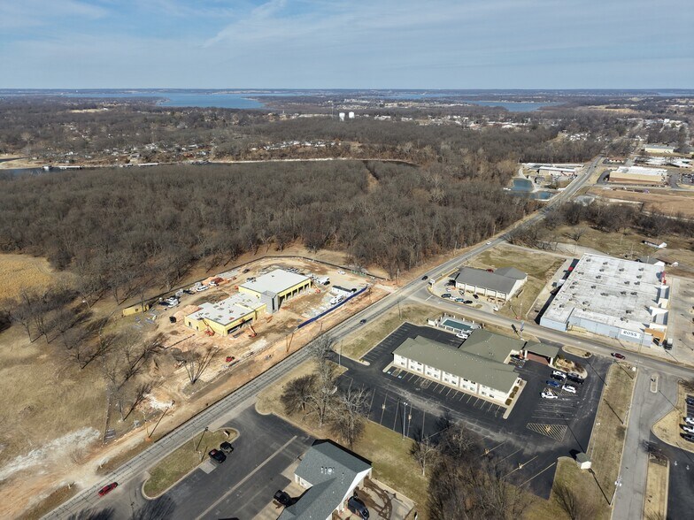 More Photos Of 120 W 18th St, Grove Hotel For Sale