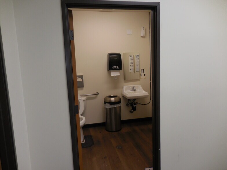 More Photos Of 1206-1210 W Jon St, Torrance Warehouse For Sale