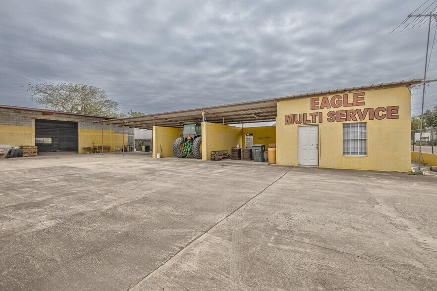 Primary Photo Of 27 S Eagle Ave, Roma Auto Repair For Sale
