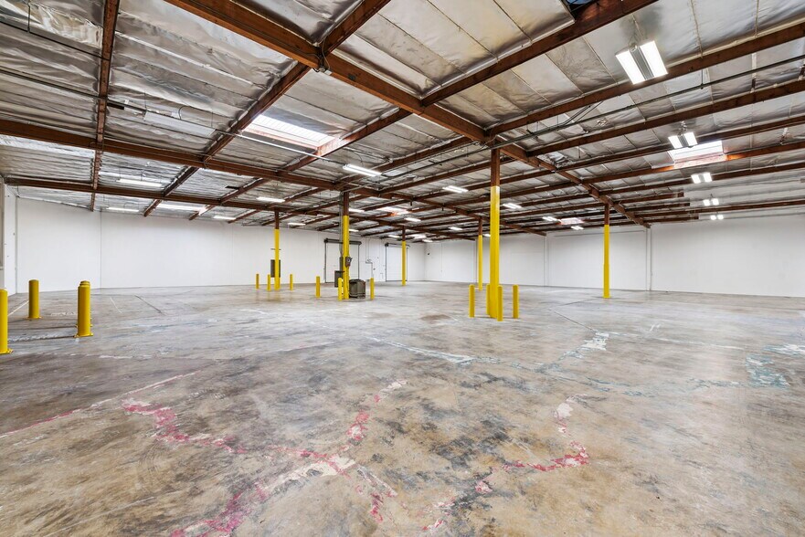 More Photos Of 2602 Halladay St, Santa Ana Warehouse For Sale