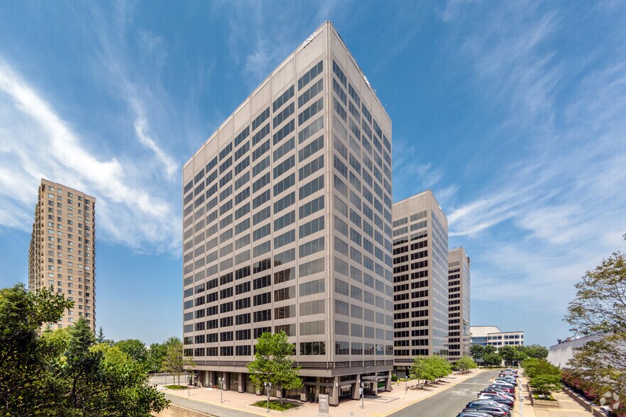 More Photos Of 5201 Leesburg Pike, Falls Church Office For Lease