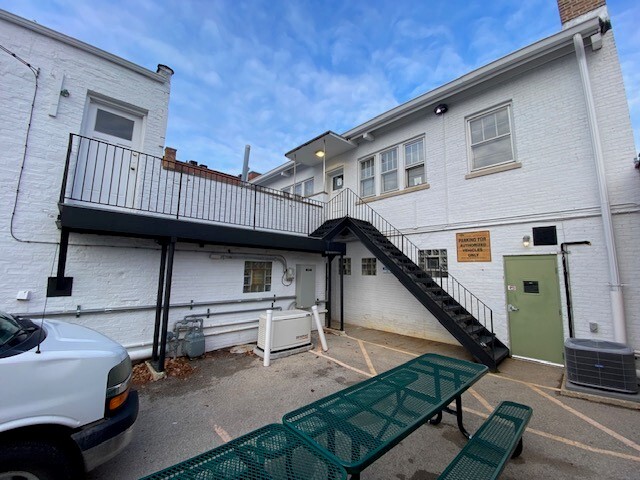 More Photos Of 108-110 W Calendar Ave, La Grange Office For Lease