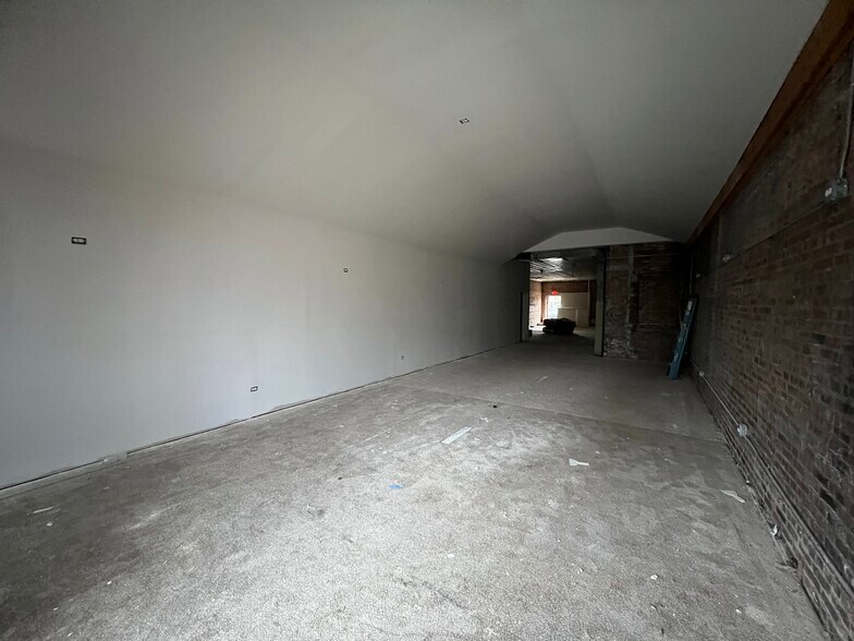 More Photos Of 16-18 E Burlington Ave, La Grange Storefront For Lease