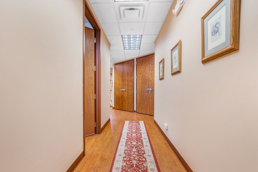 More Photos Of 1 TransAm Plaza Dr, Oakbrook Terrace Office For Sale