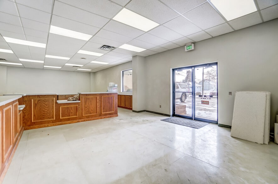 More Photos Of 413-419 N Main St, Findlay Showroom For Sale
