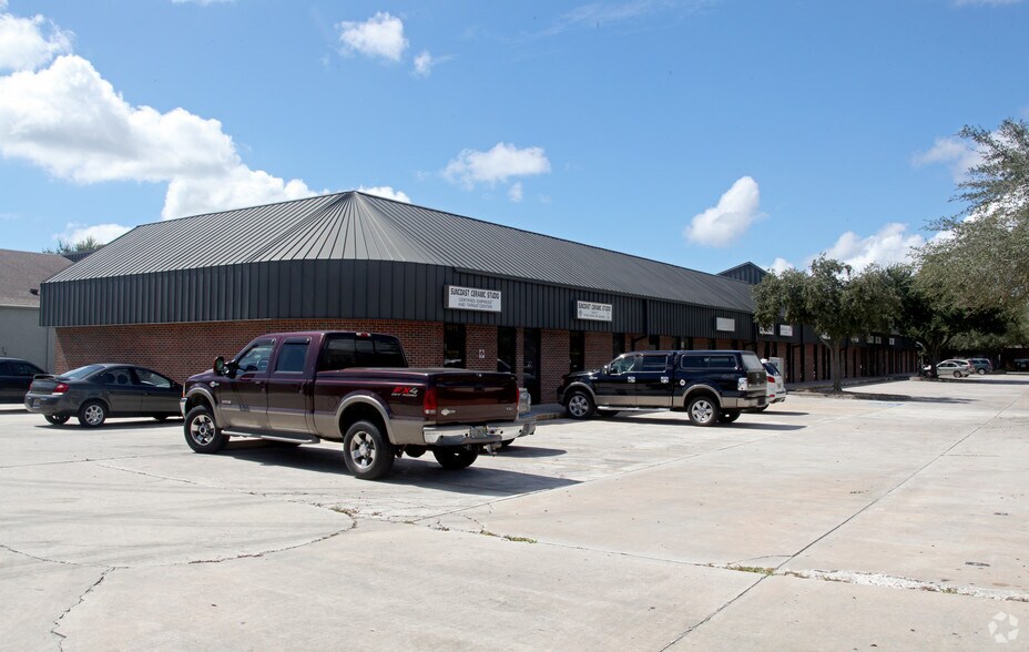 More Photos Of 1415-1441 Oakfield Dr, Brandon Office For Lease