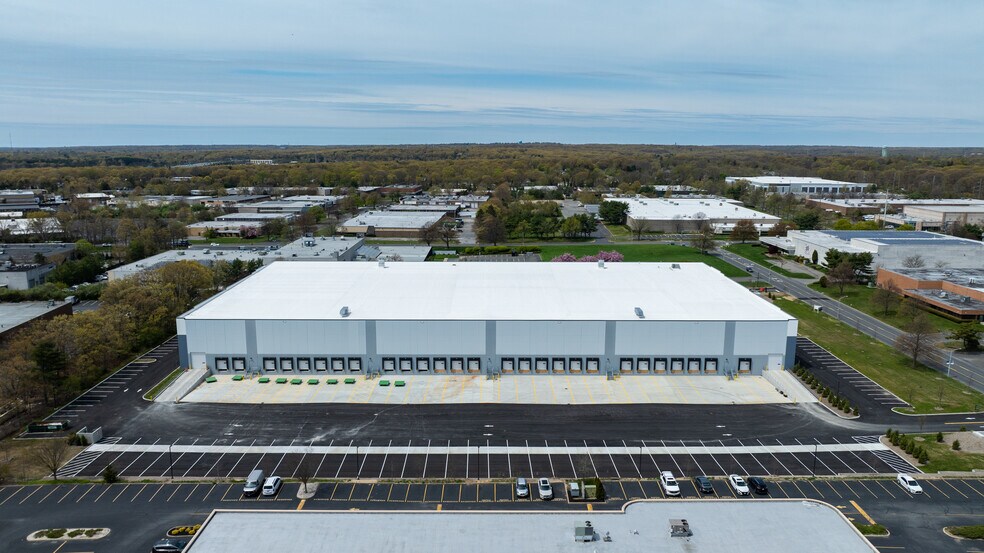 More Photos Of 49 Wireless Blvd, Hauppauge Distribution For Lease
