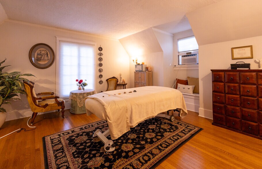 More Photos Of 20255 Willamette Dr, West Linn Specialty For Sale