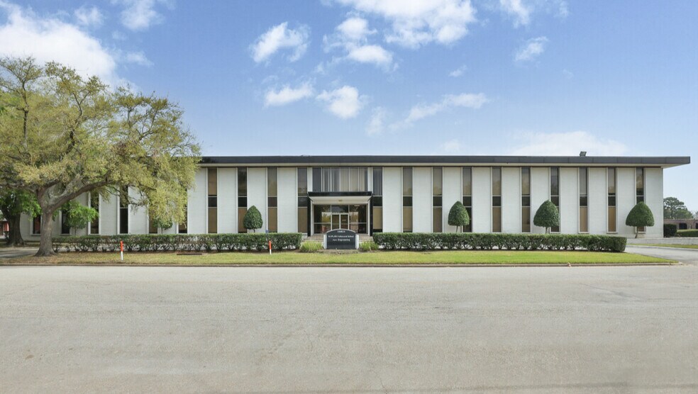 More Photos Of 16821 Buccaneer Ln, Houston Coworking Space