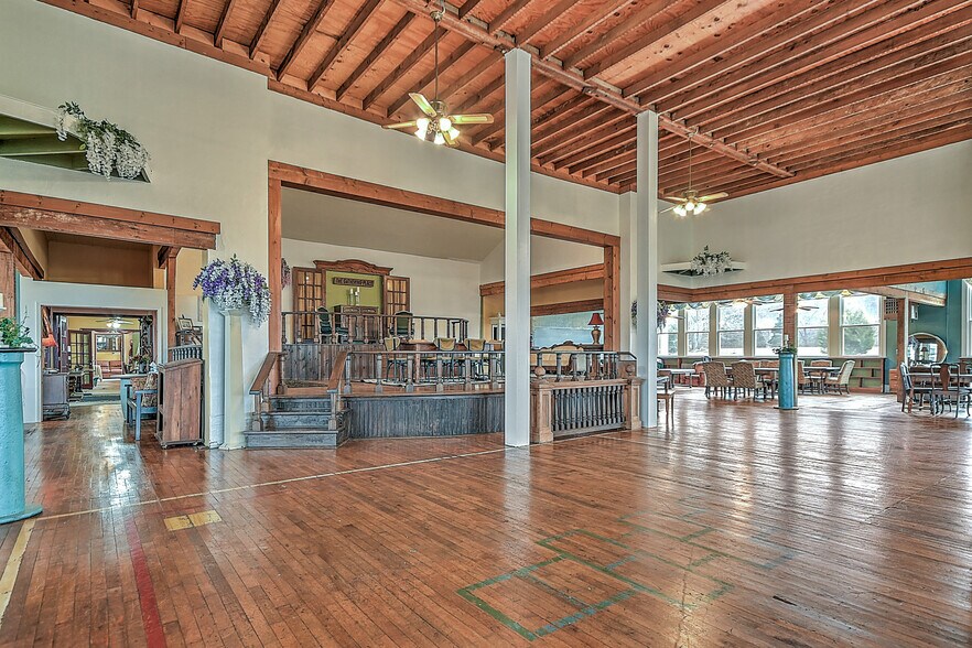 More Photos Of 19407 Bethel Rd, Abingdon Flex For Sale