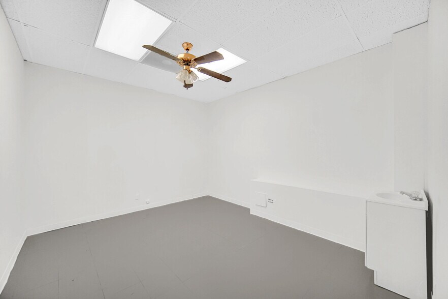 More Photos Of 2201 W Roosevelt Rd, Broadview Office For Sale