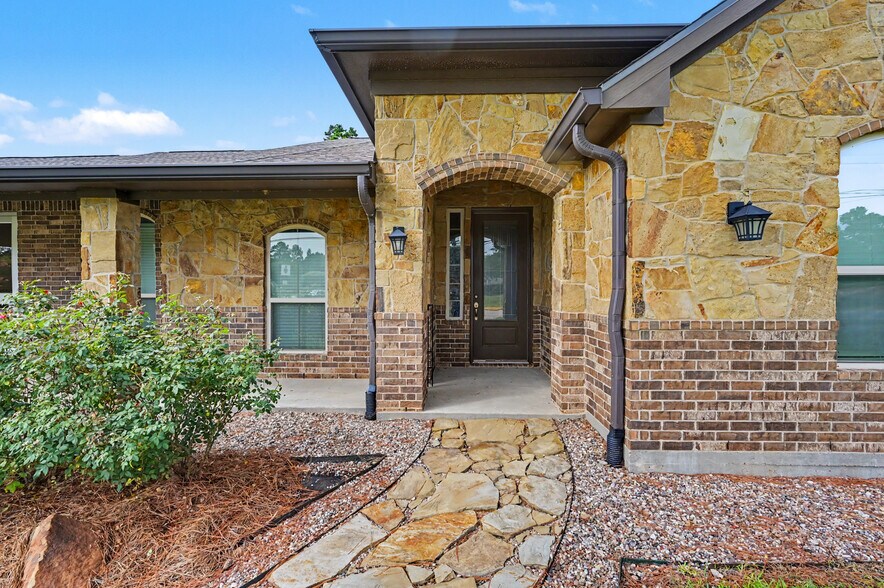 Primary Photo Of 5155 W Davis St, Conroe Medical For Lease