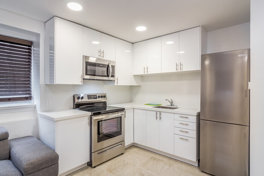More Photos Of 2709 Lake Shore Dr, Toronto Apartments For Sale