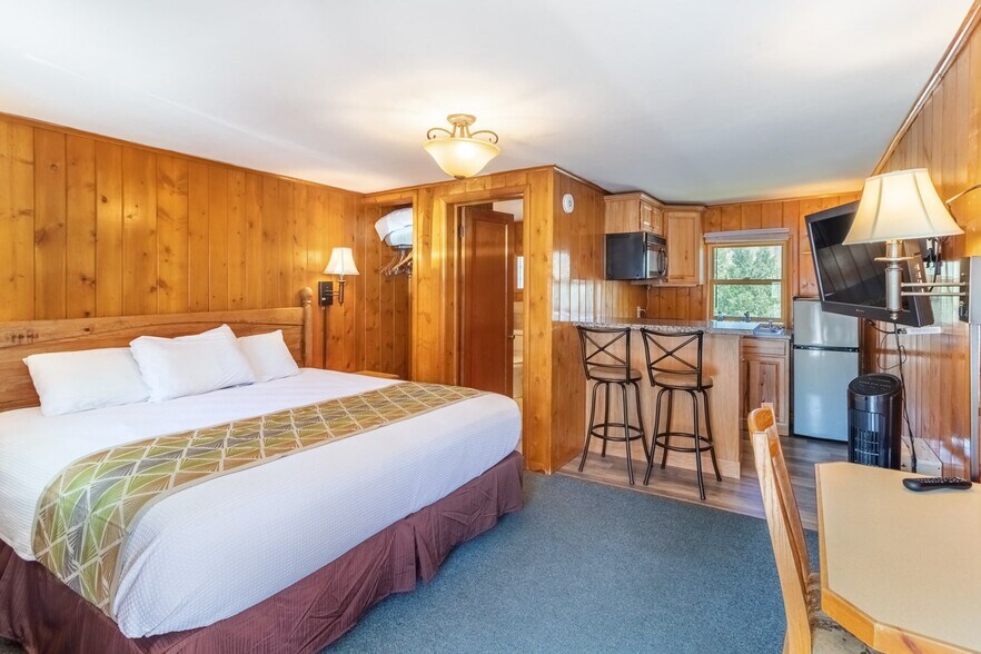 More Photos Of 221 Byers Ave, Hot Sulphur Springs Hotel For Sale