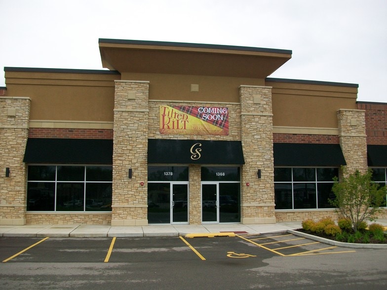 More Photos Of 1520 Lake St, Roselle Freestanding For Lease