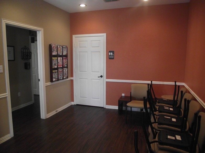 More Photos Of 1206 Bent Oaks Ct, Denton Medical For Lease