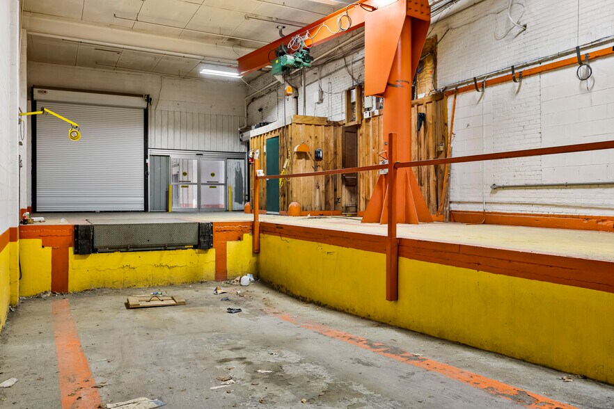 More Photos Of 403-409 N Pearl St, Albany Warehouse For Sale