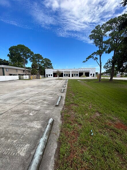 More Photos Of 1765 Jack Oates, Rockledge Warehouse For Lease