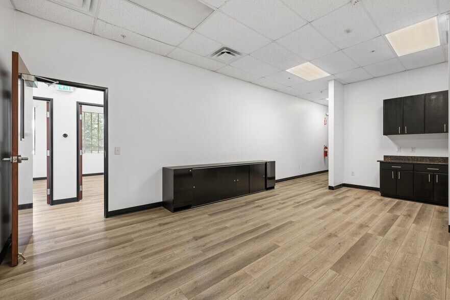 More Photos Of 190 N Bagdad Rd, Leander Unknown For Lease