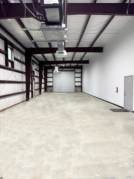 More Photos Of 27435 Oak Ridge North School Rd, Conroe Industrial For Lease