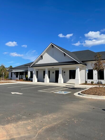 More Photos Of 10801 Woodland Beaver Rd, Charlotte Medical For Lease