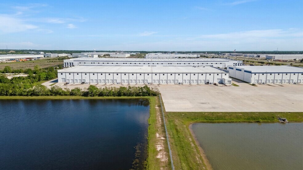 More Photos Of 450 Commerce Pky, Katy Distribution For Lease