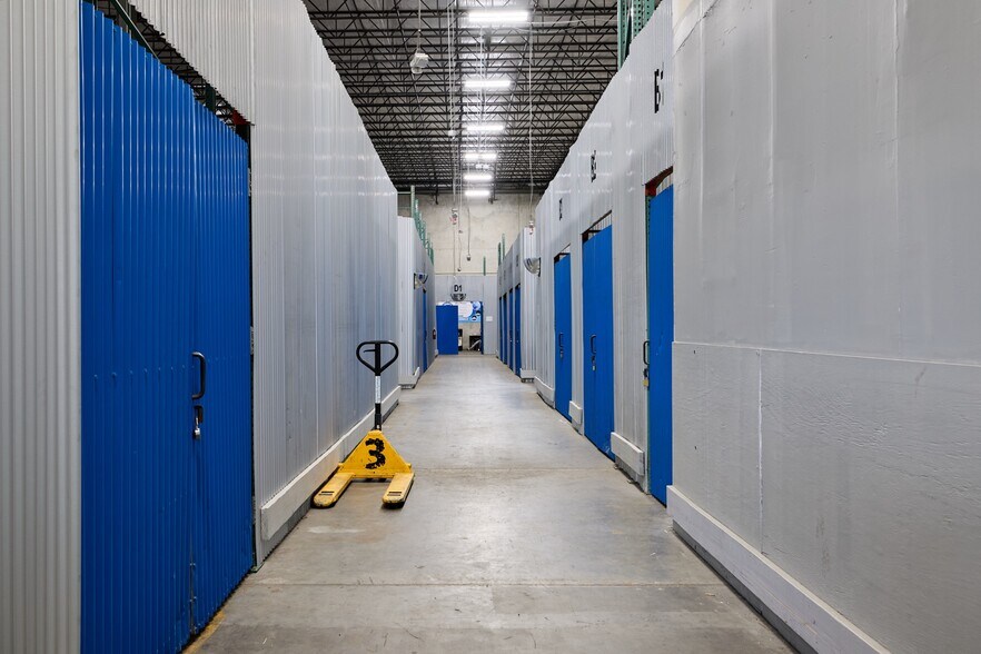 More Photos Of 2507 Investors Row, Orlando Distribution For Lease