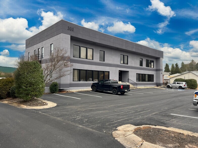 Primary Photo Of 300 White Ingram Pky, Dallas Office For Lease