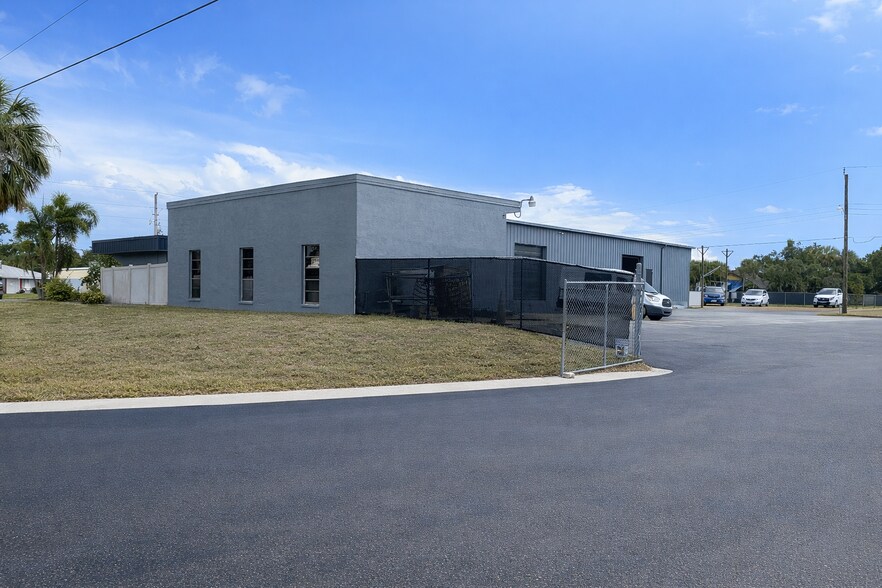 More Photos Of 25115 Marion Ave, Punta Gorda Warehouse For Lease
