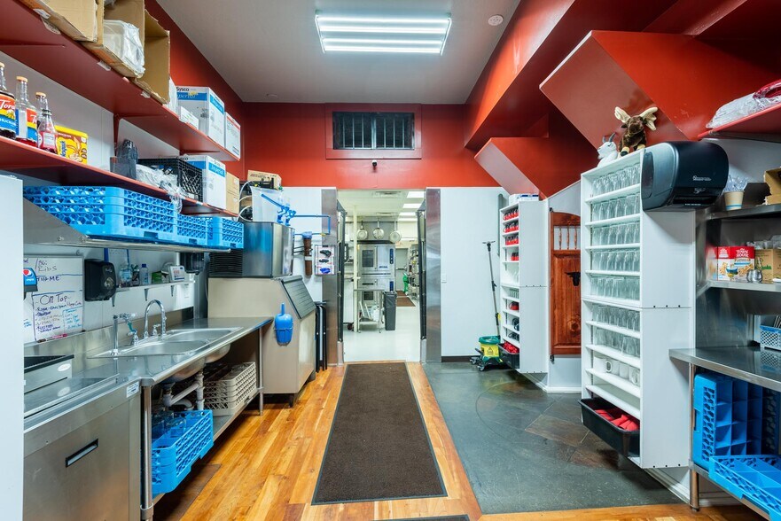 More Photos Of 117 Pine St, Pinedale Restaurant For Sale