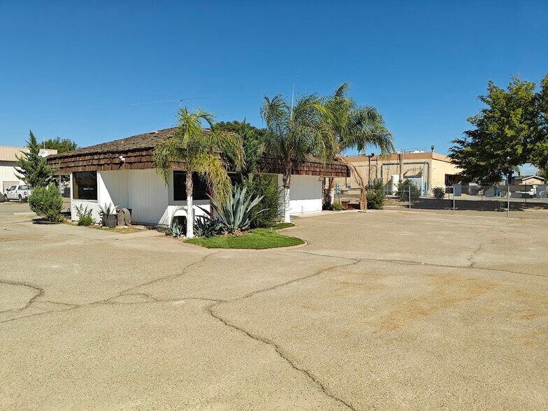 Primary Photo Of 10600 E Mountain View Ave, Selma Warehouse For Lease