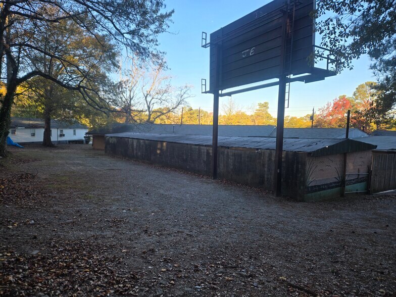 More Photos Of 1999 Pryor Rd, Atlanta Warehouse For Sale