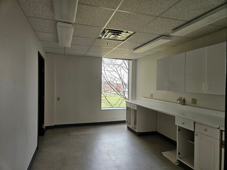 More Photos Of 500 S Hamilton St, Saginaw Medical For Sale