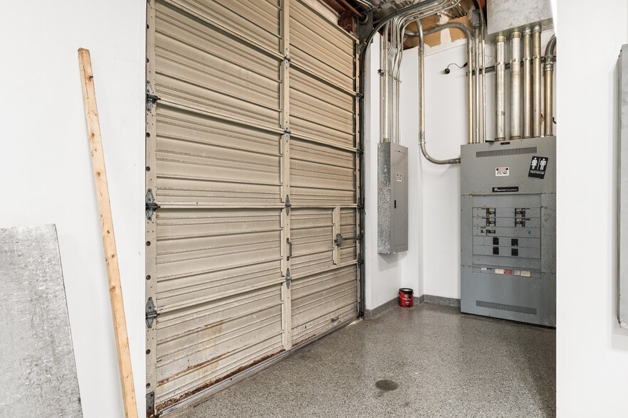 More Photos Of 4440 Walker Blvd, Knoxville Flex For Sale