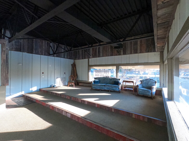 More Photos Of 2006-2024 S Airport Rd W, Traverse City Freestanding For Lease