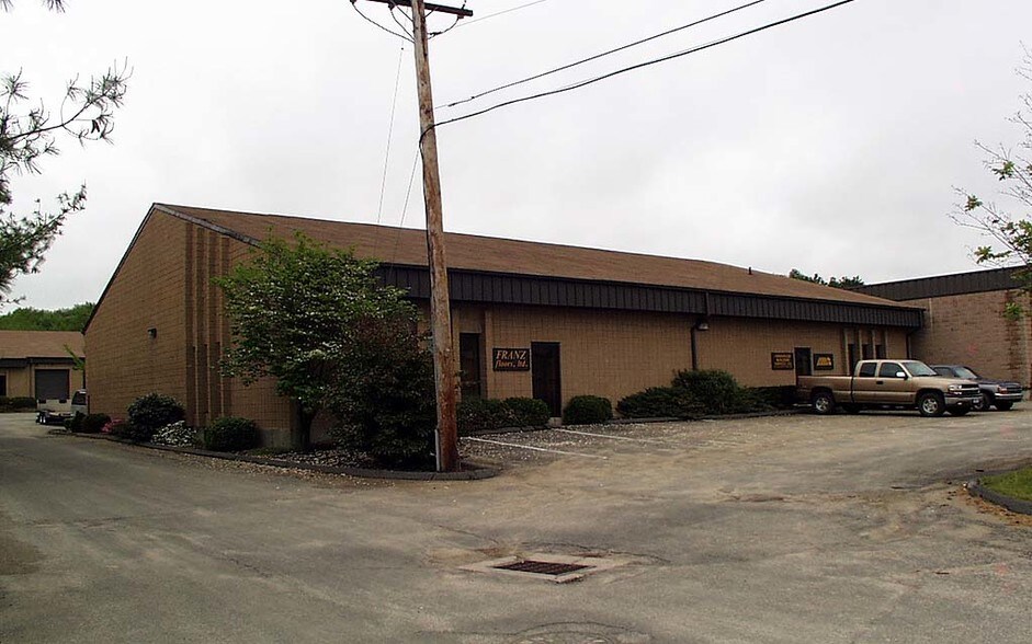 Primary Photo Of 2056 Thomaston Ave, Waterbury Flex For Lease