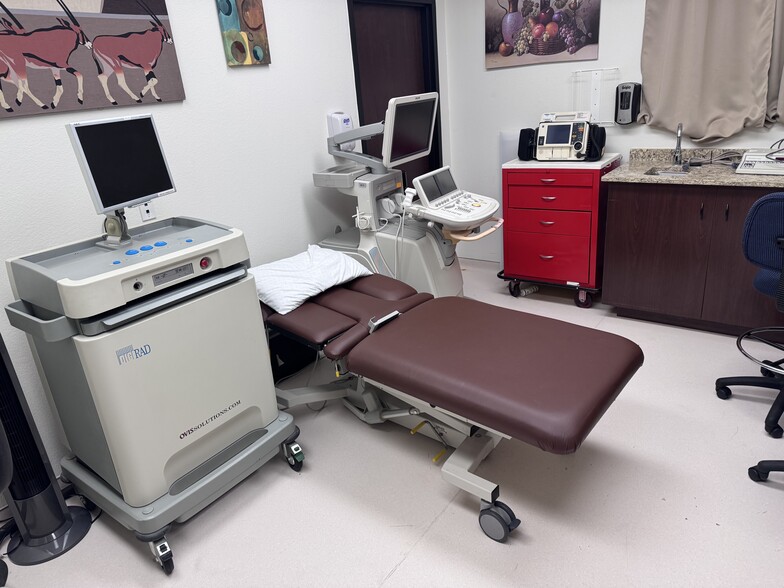 More Photos Of 2200 George Dieter Dr, El Paso Healthcare For Sale