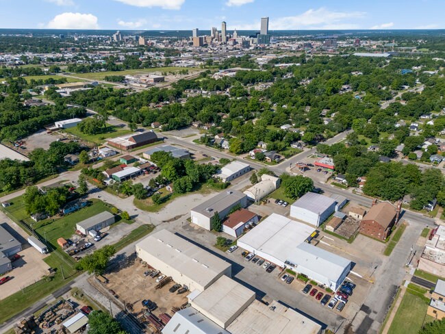 More Photos Of 1004 N Victor Ave, Tulsa Warehouse For Lease