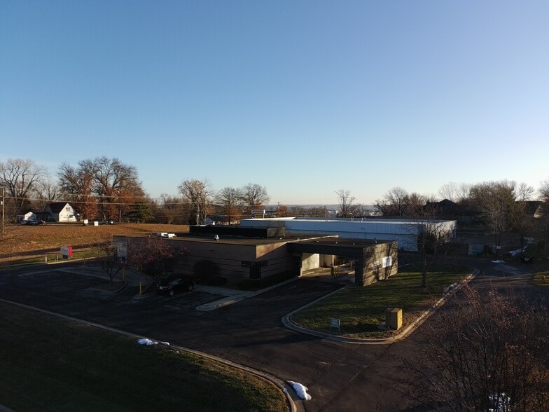 More Photos Of 17811 E 40 Hwy, Independence Office For Sale