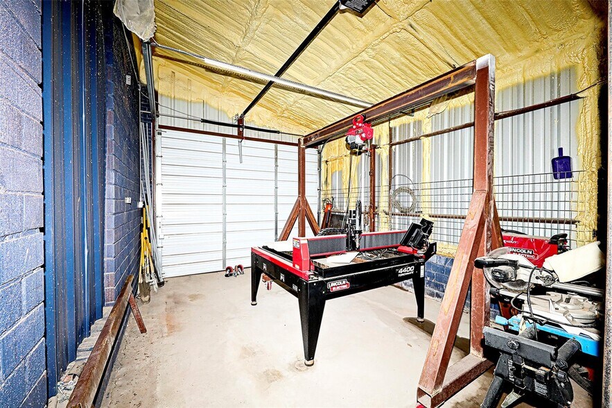 More Photos Of 406 W Wise St, Bowie Industrial For Sale