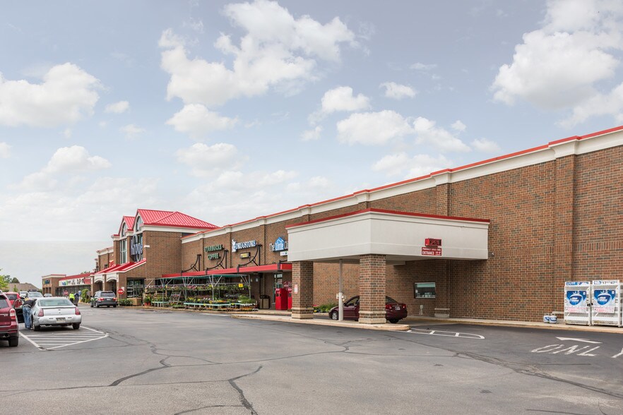 More Photos Of 1330-1350 W Southport Rd, Indianapolis Unknown For Lease