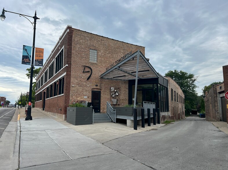 Primary Photo Of 2901 W Lawrence Ave, Chicago Flex For Lease