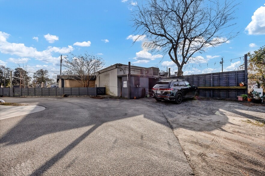 More Photos Of 1007 N 4th St, Wilmington Storefront For Lease