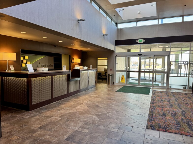 More Photos Of 1050 6th Ave, Des Moines Hotel For Sale